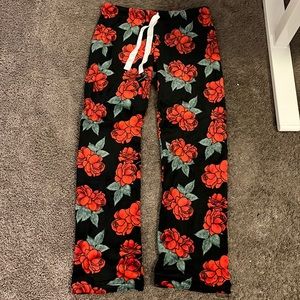 I am selling these pajama pants because they do not fit.